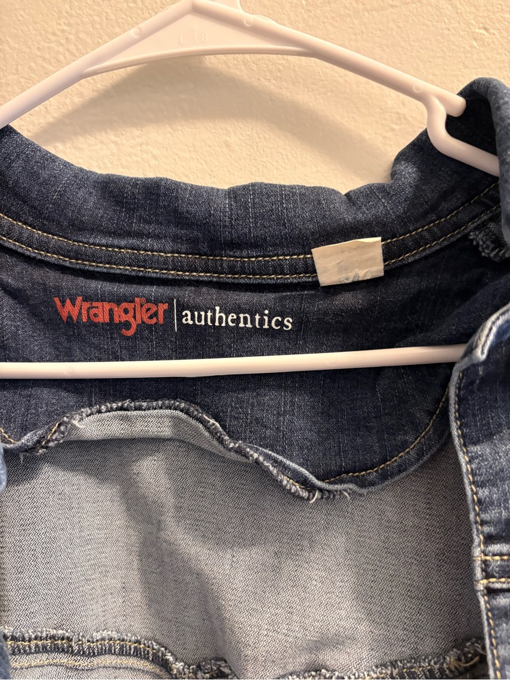 Classic Wrangler Blue Denim Jacket - Picture 4 of 8